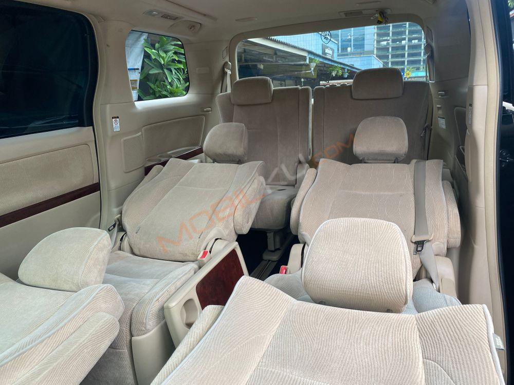 Mobil Toyota Alphard 2010