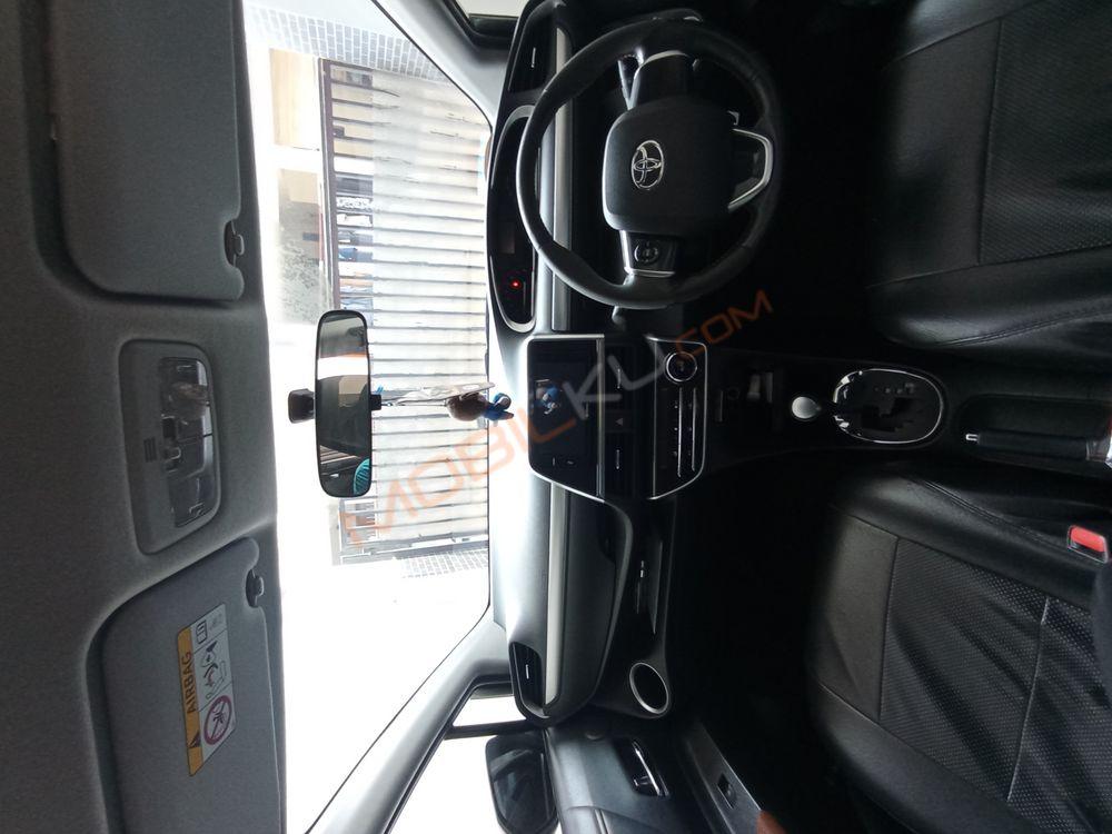 Mobil Toyota Sienta 2018