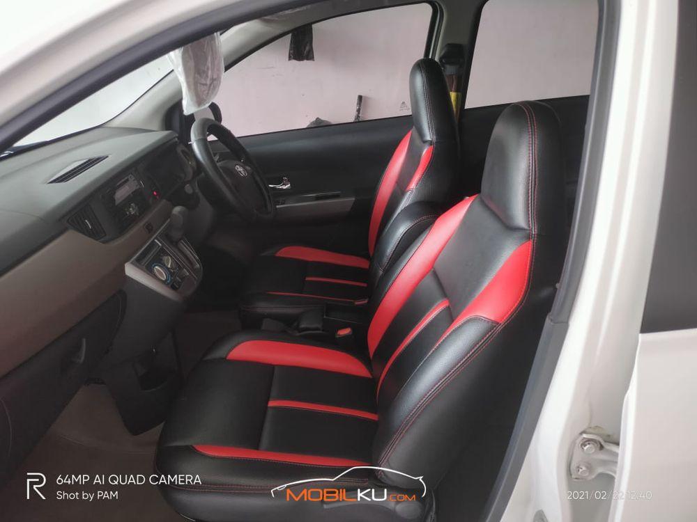 Mobil Toyota Calya 2017