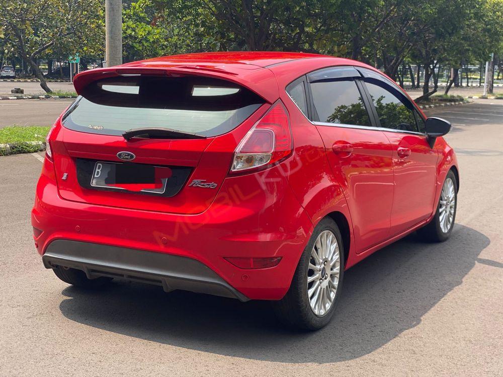 Mobil Ford Fiesta 2013