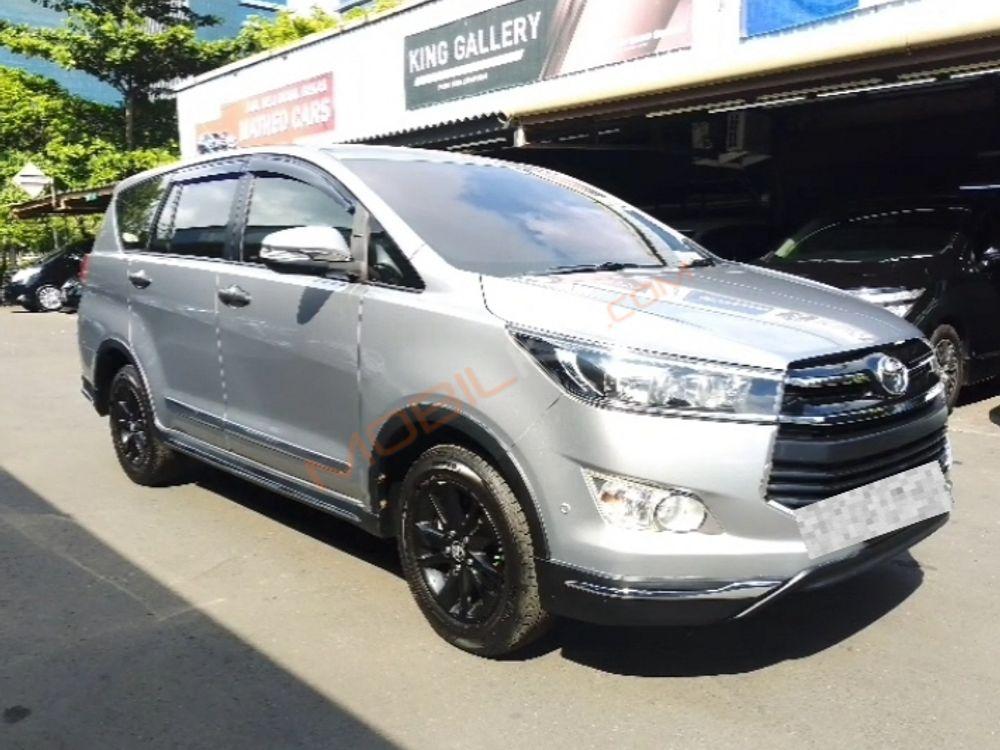 Mobil Toyota Kijang Innova 2016