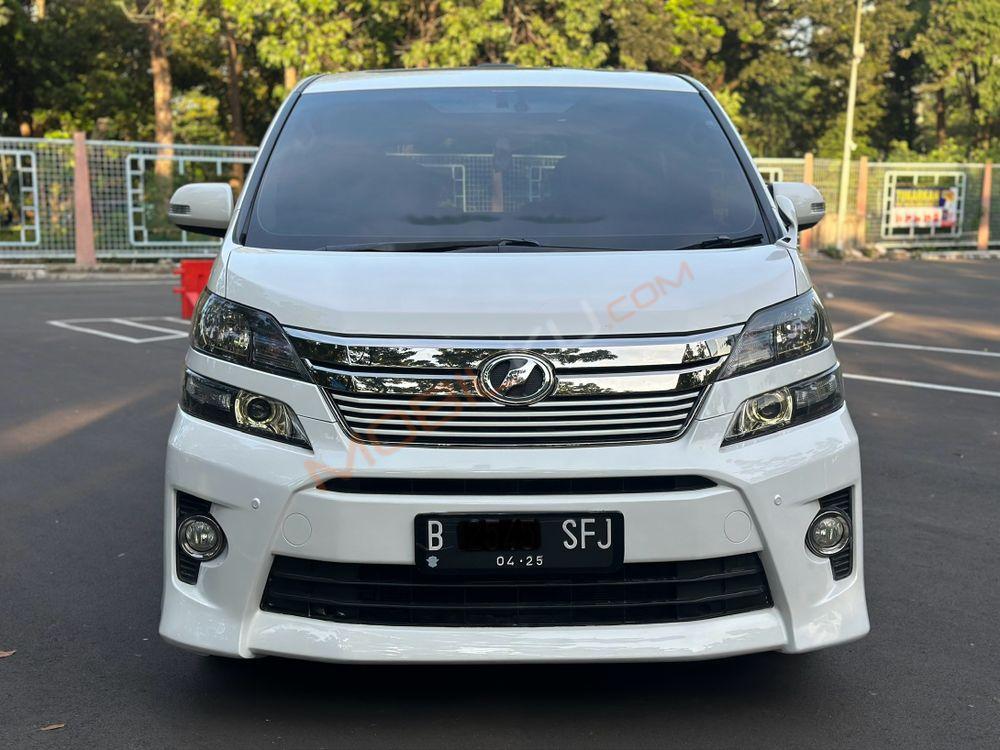 Mobil Toyota Vellfire 2015