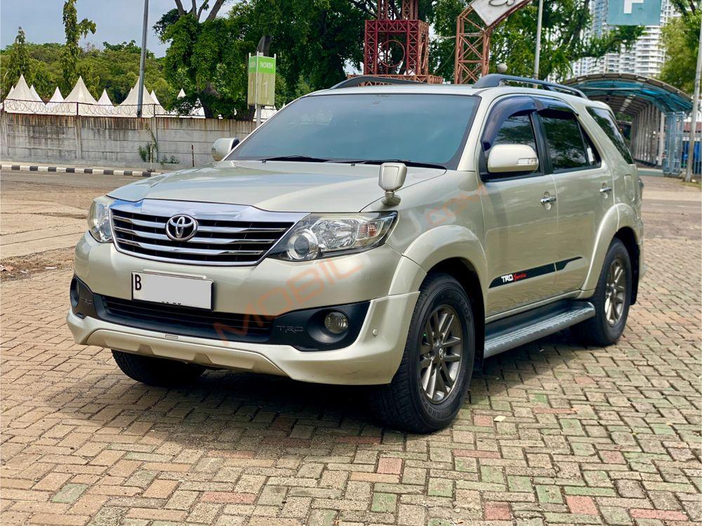 Mobil Toyota Fortuner 2013