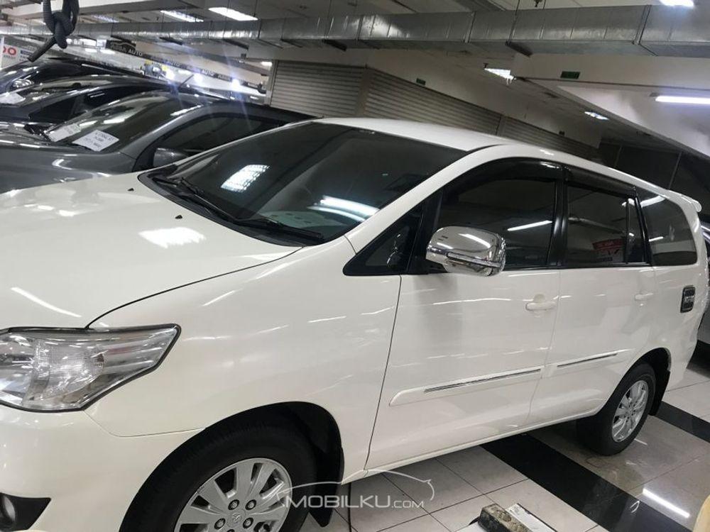 Mobil Toyota Kijang Innova 2013