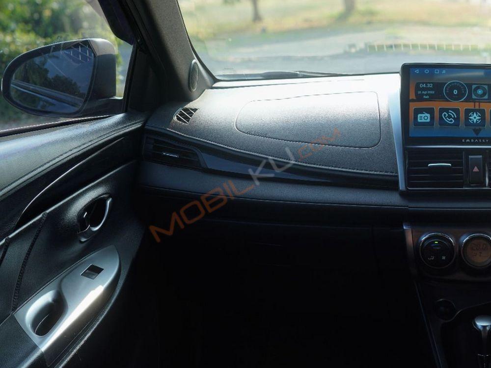 Mobil Toyota Yaris 2015