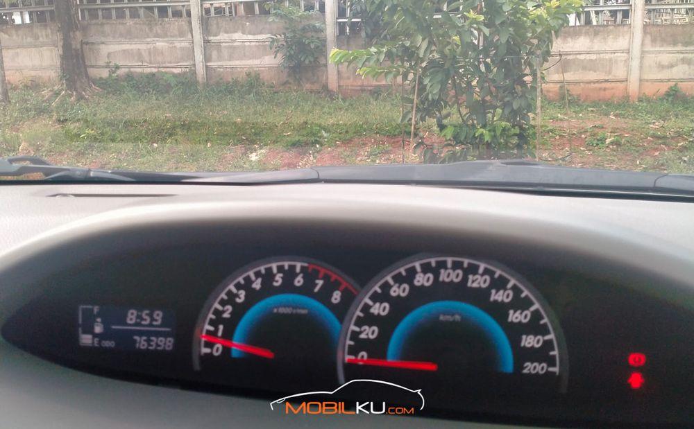 Mobil Toyota Vios 2012