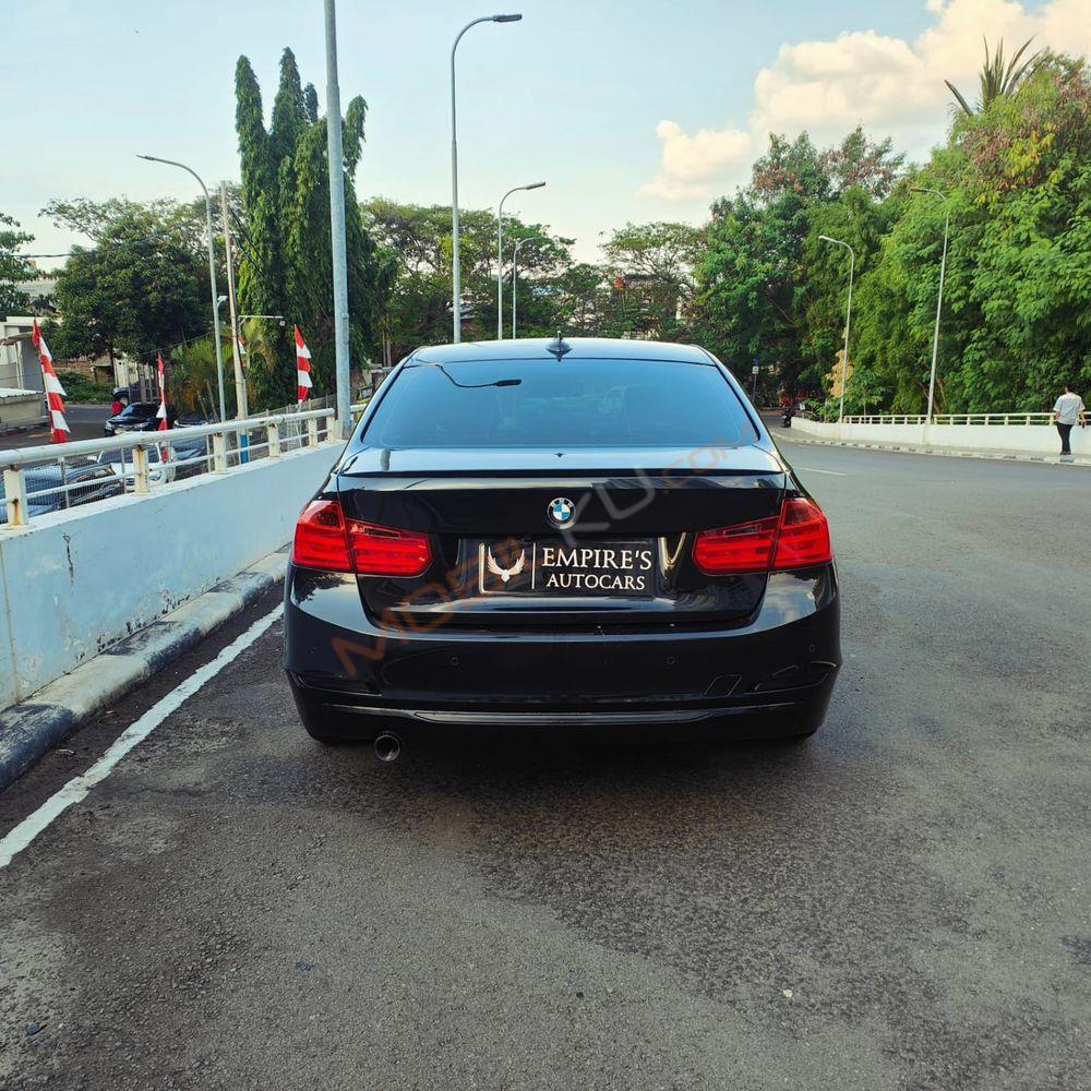 Mobil BMW 3 Series 2014