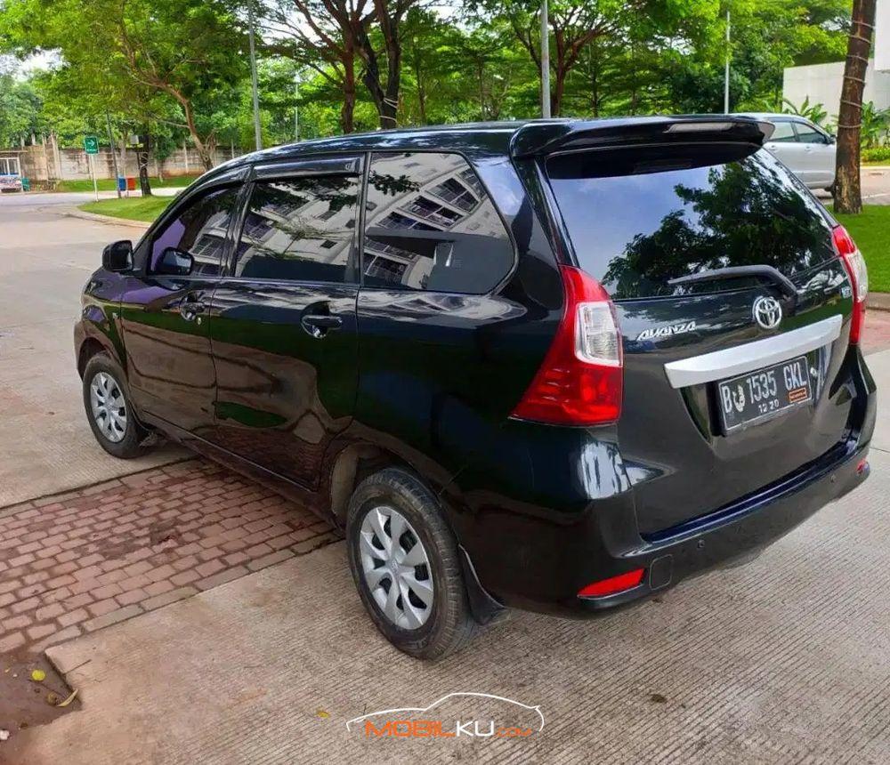 Mobil Toyota Avanza 2015