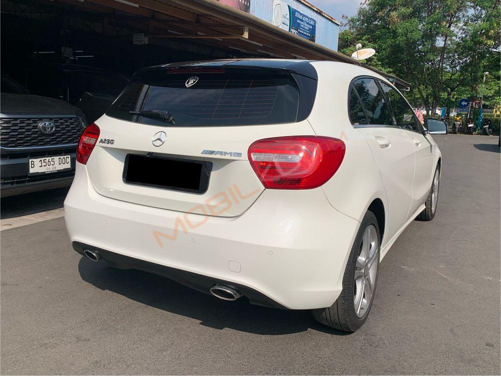 Mobil Mercedes-Benz A-Class 2013