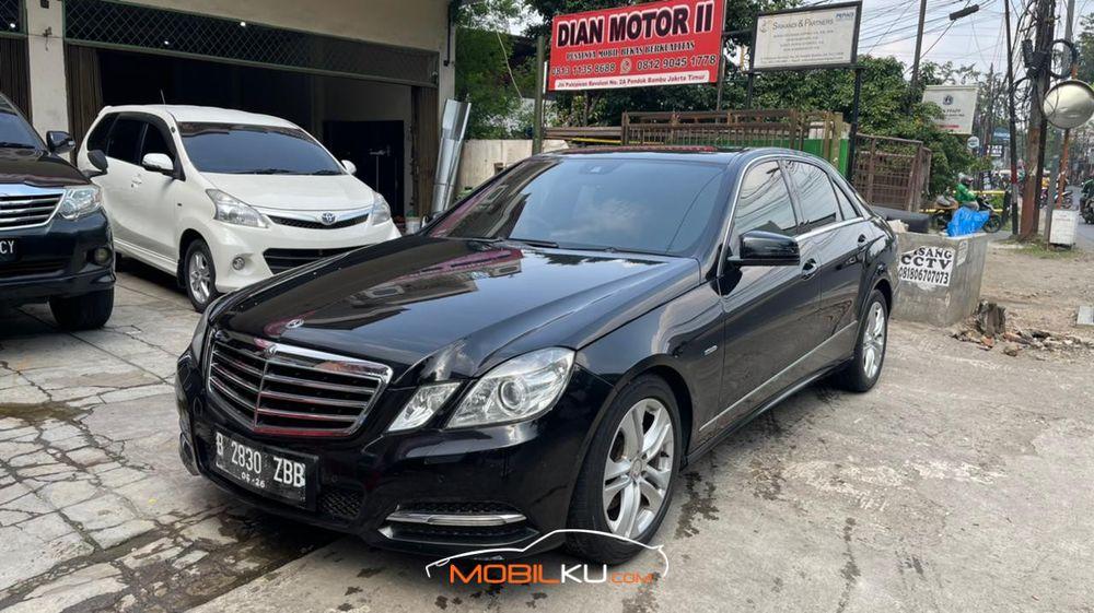 Mobil Mercedes-Benz E-Class 2011
