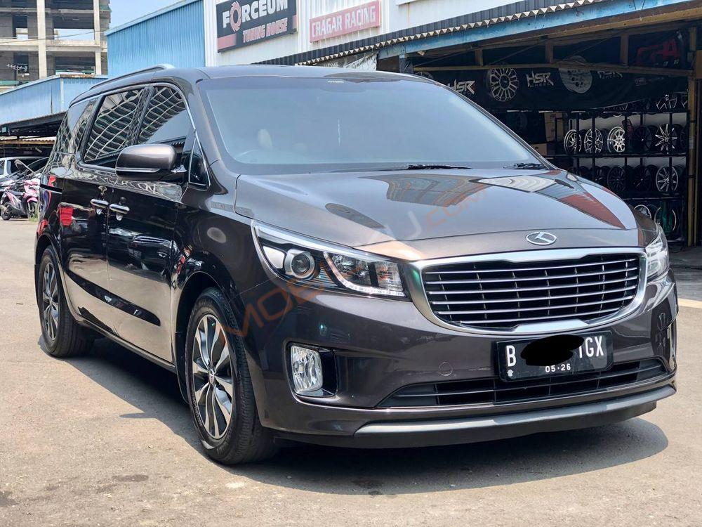 Mobil Kia Sedona 2017