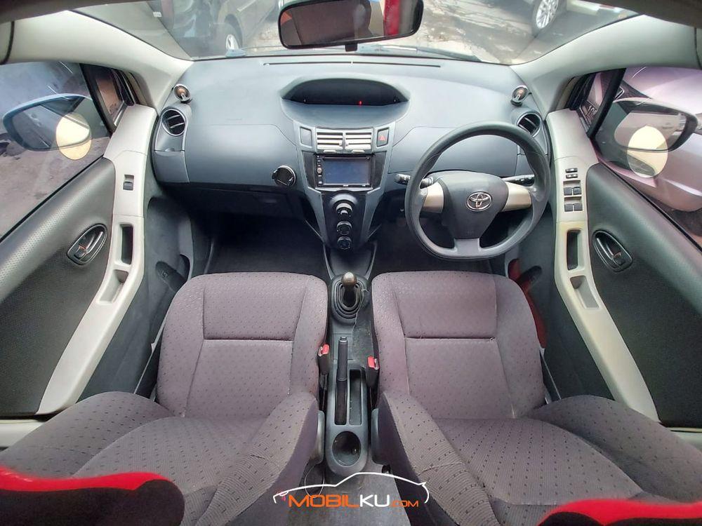 Mobil Toyota Yaris 2012