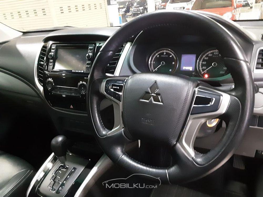 Mobil Mitsubishi Triton 2017
