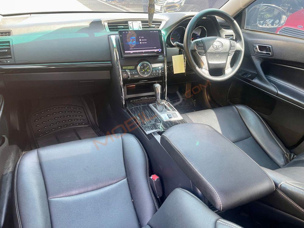 Mobil Toyota Mark X 2012