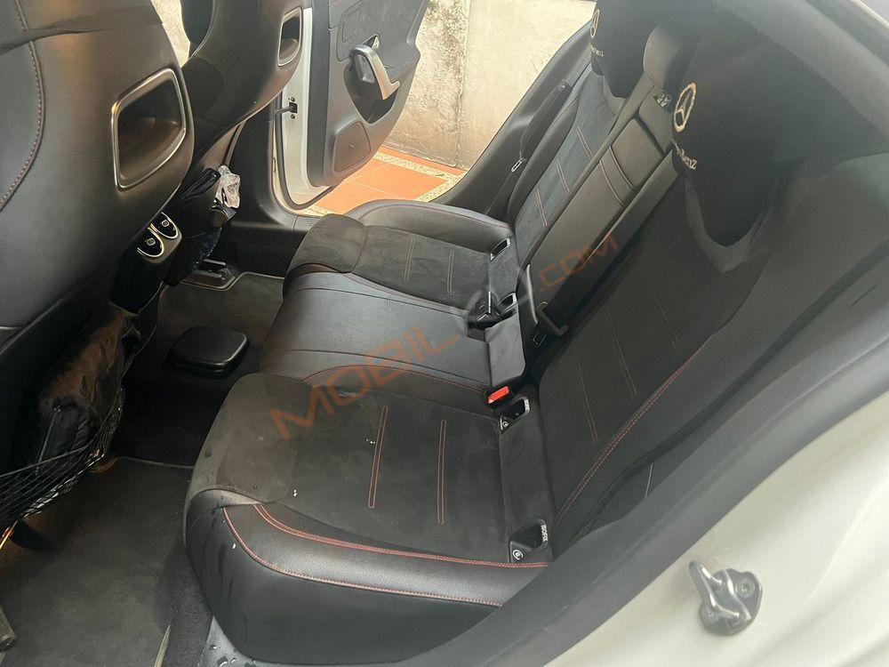 Mobil Mercedes-Benz CLA 2019