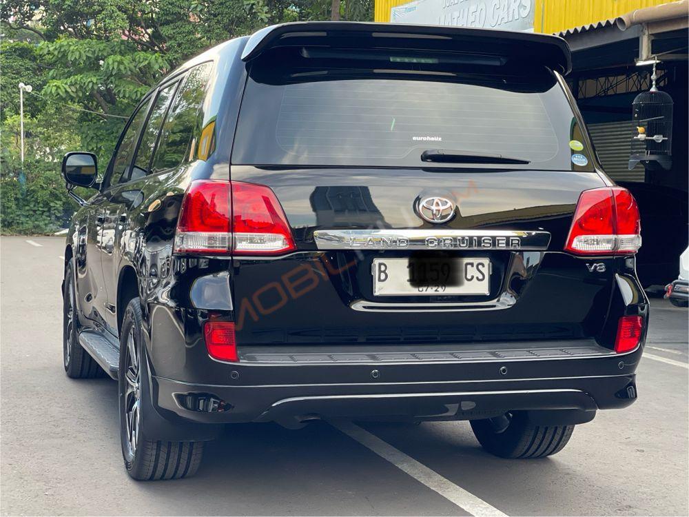Mobil Toyota Land Cruiser 2008