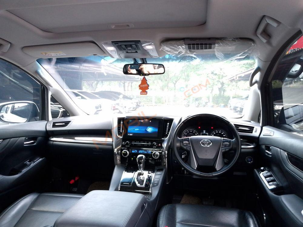 Mobil Toyota Alphard 2016