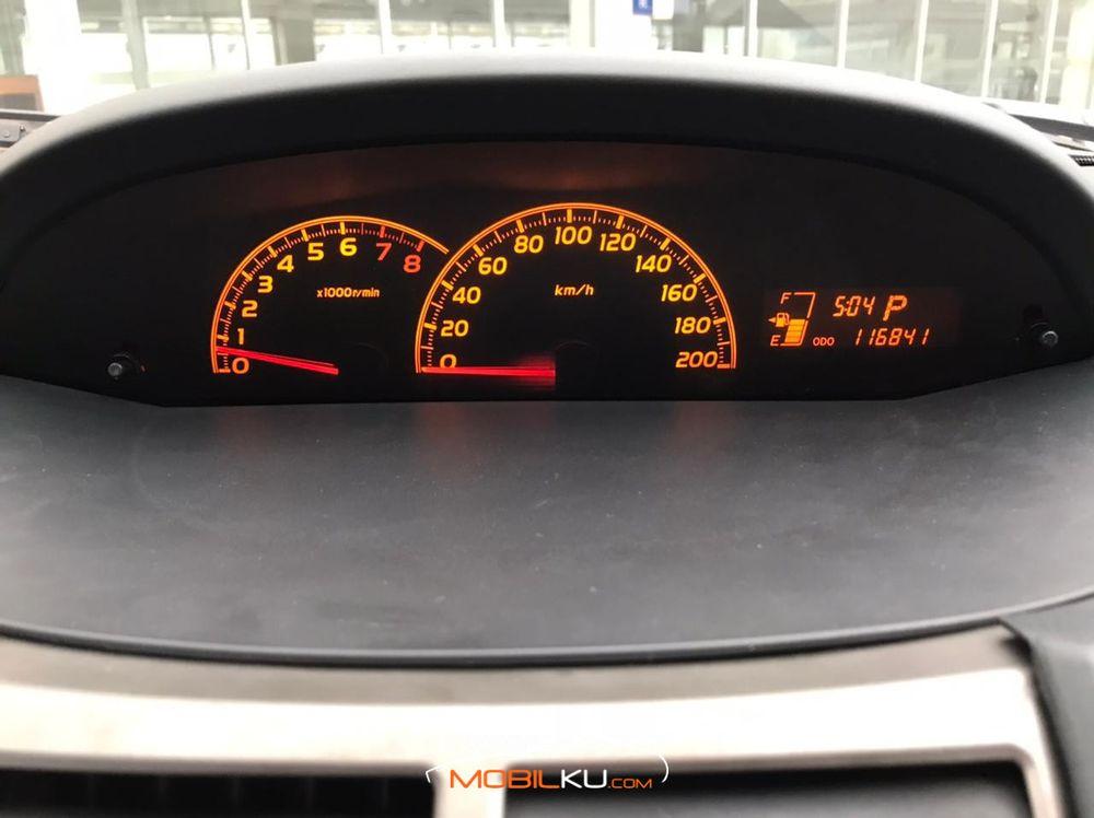 Mobil Toyota Yaris 2010