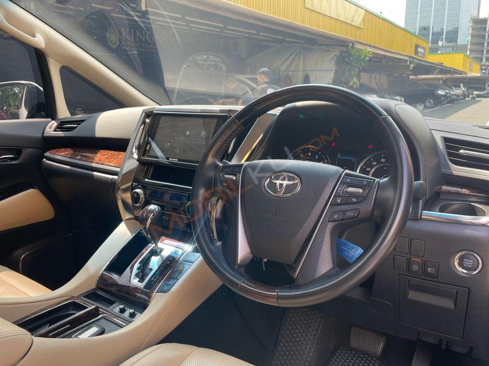 Mobil Toyota Alphard 2020