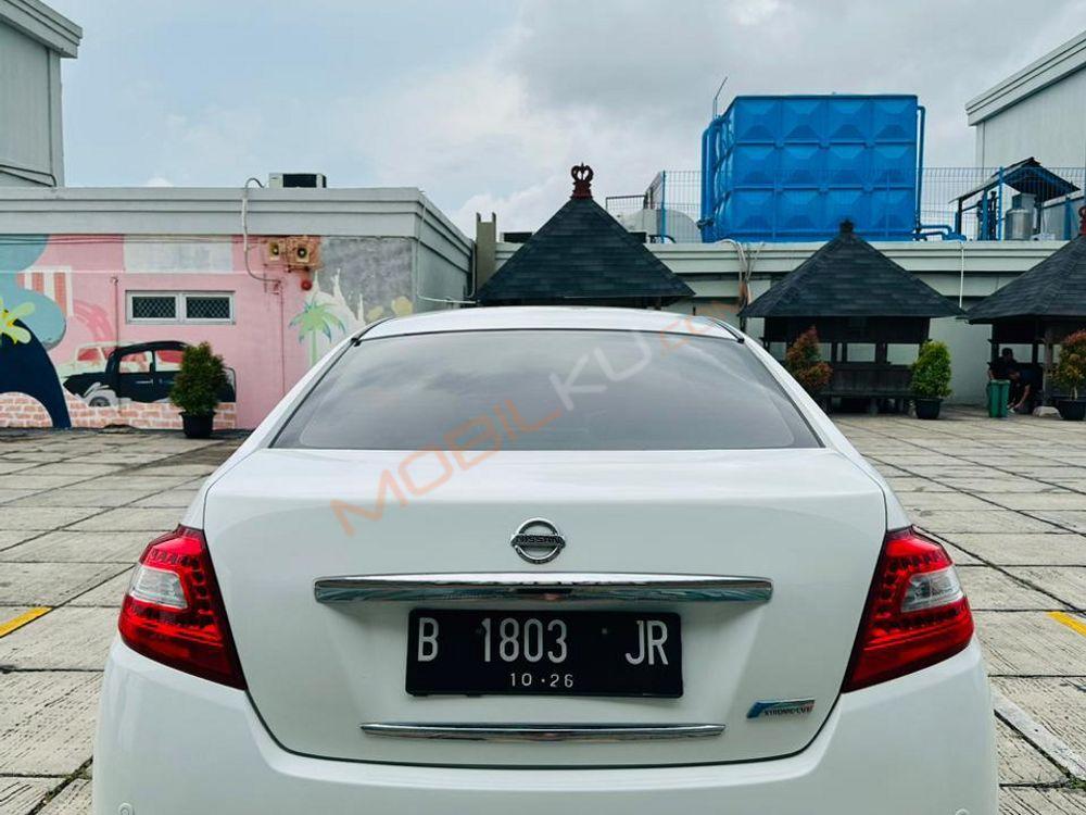 Mobil Nissan Teana 2011