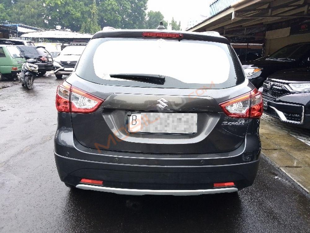 Mobil Suzuki SX4 2017