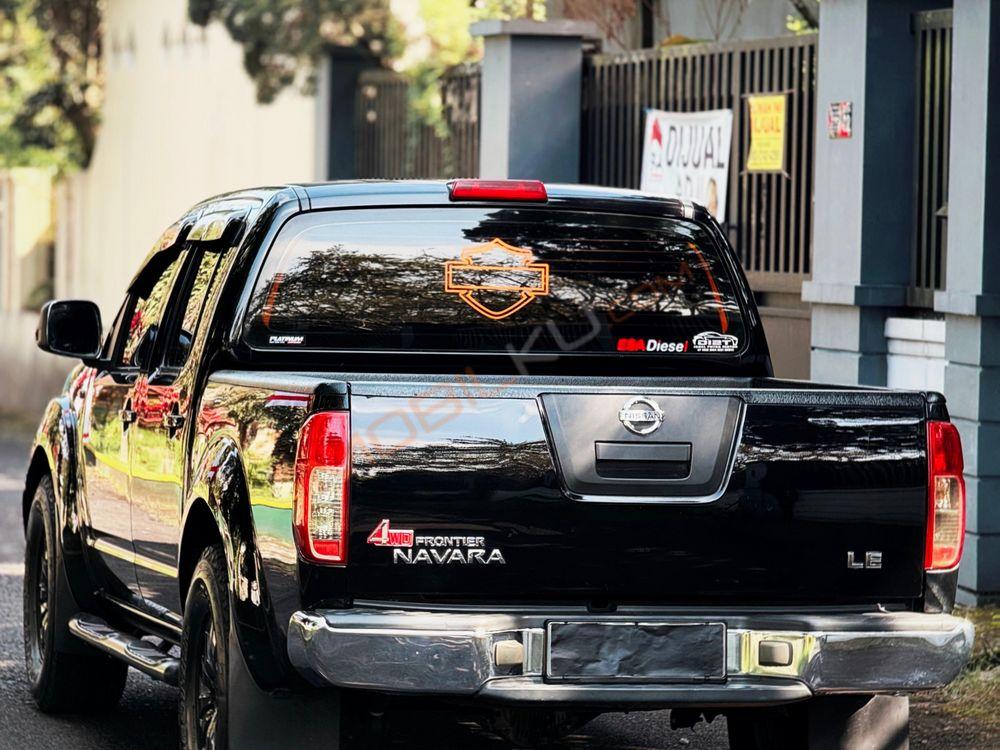 Mobil Nissan Navara 2010