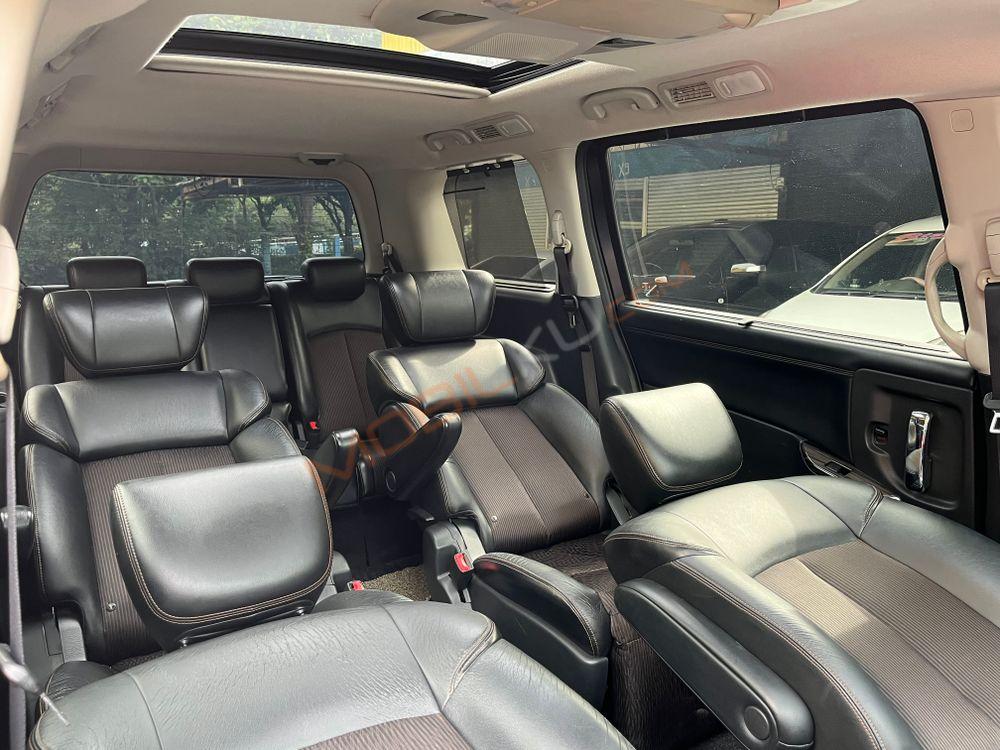 Mobil Nissan Elgrand 2014