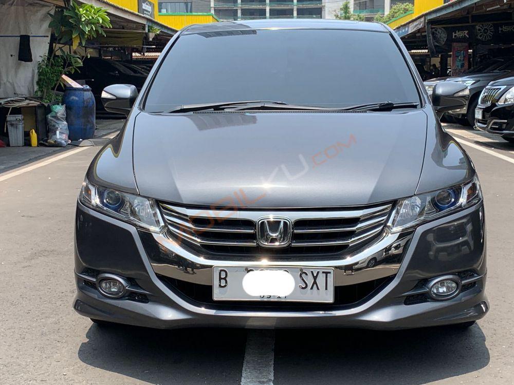 Mobil Honda Odyssey 2012