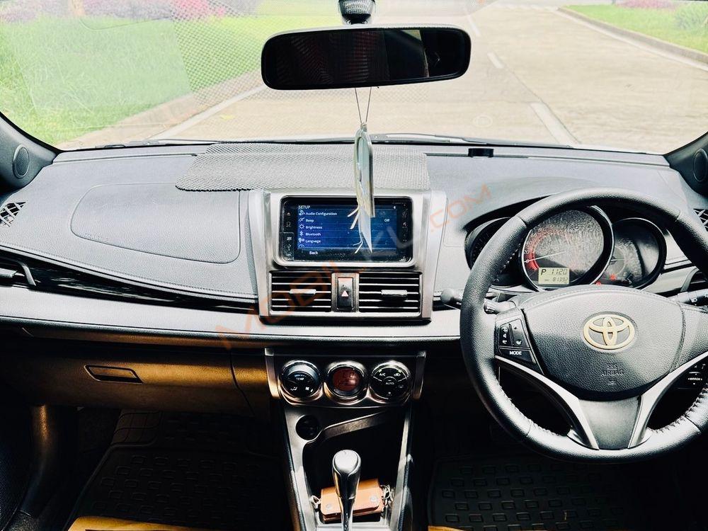 Mobil Toyota Yaris 2016