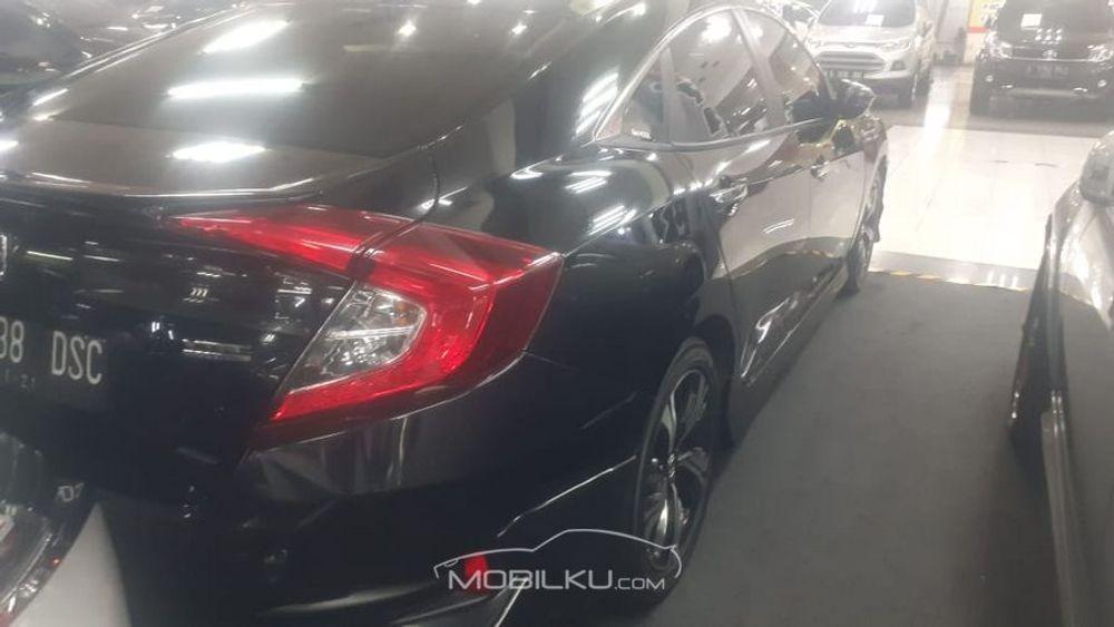 Mobil Honda Civic Sedan 2016