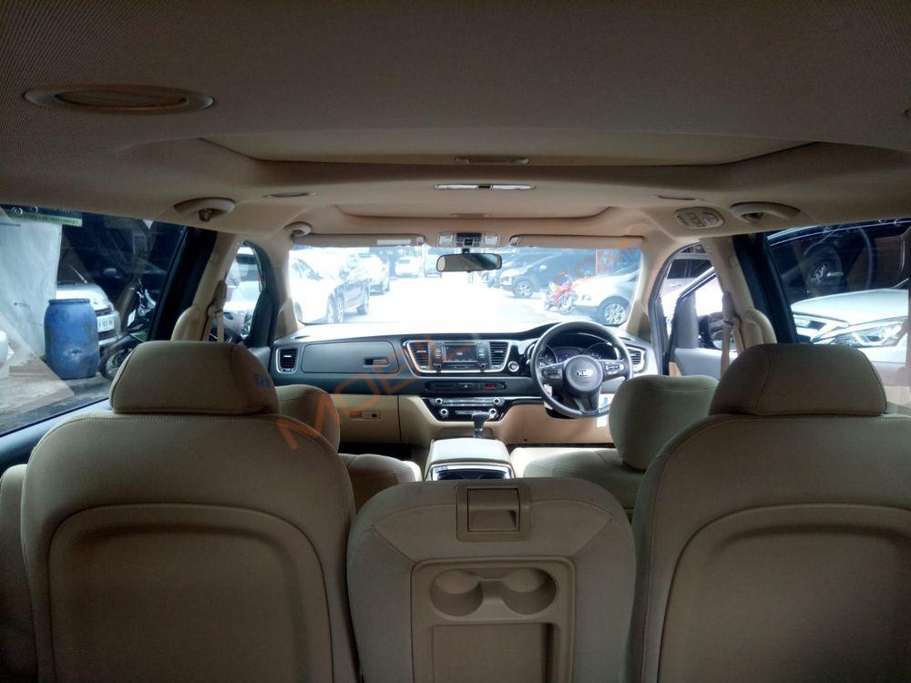 Mobil Kia Sedona 2017