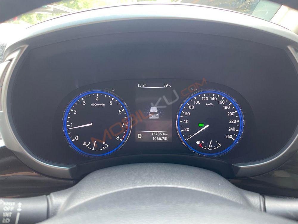 Mobil Nissan Elgrand 2014