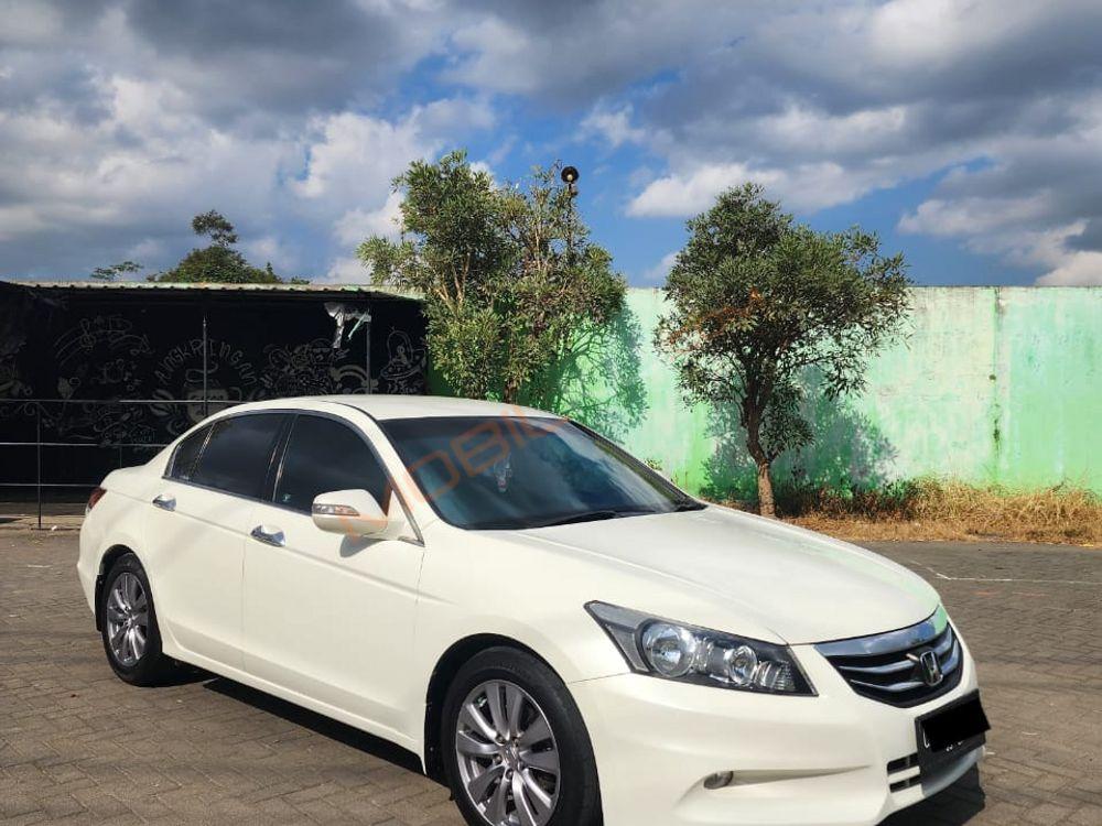 Mobil Honda Accord 2012
