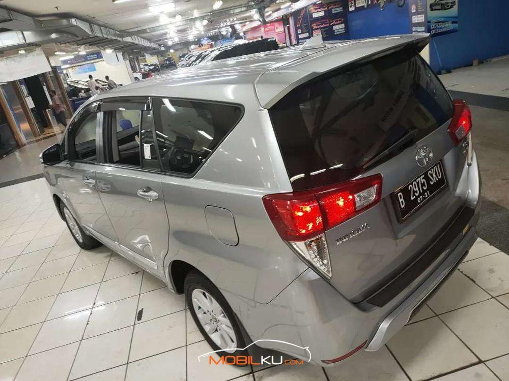 Mobil Toyota Kijang Innova 2016