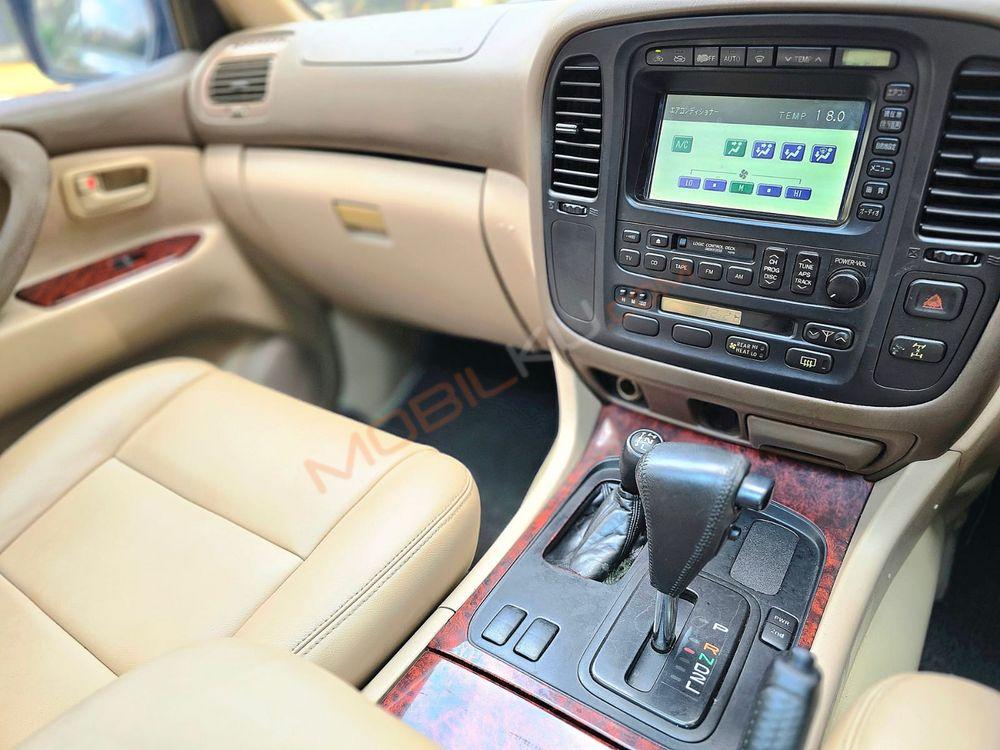 Mobil Toyota Land Cruiser 2003