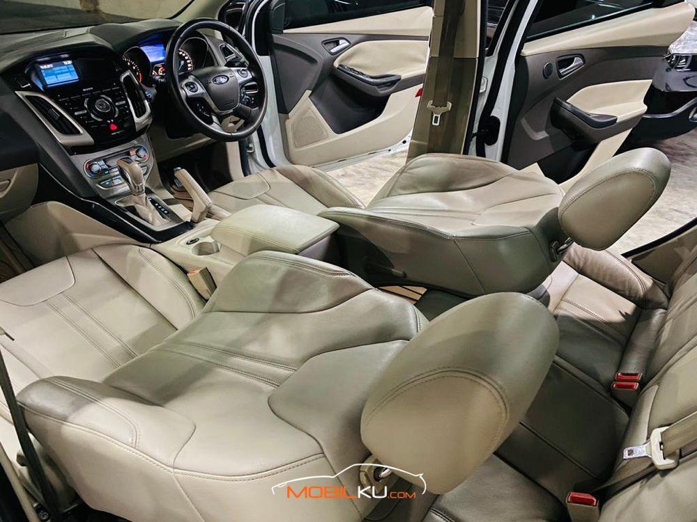 Mobil Ford Focus 2013