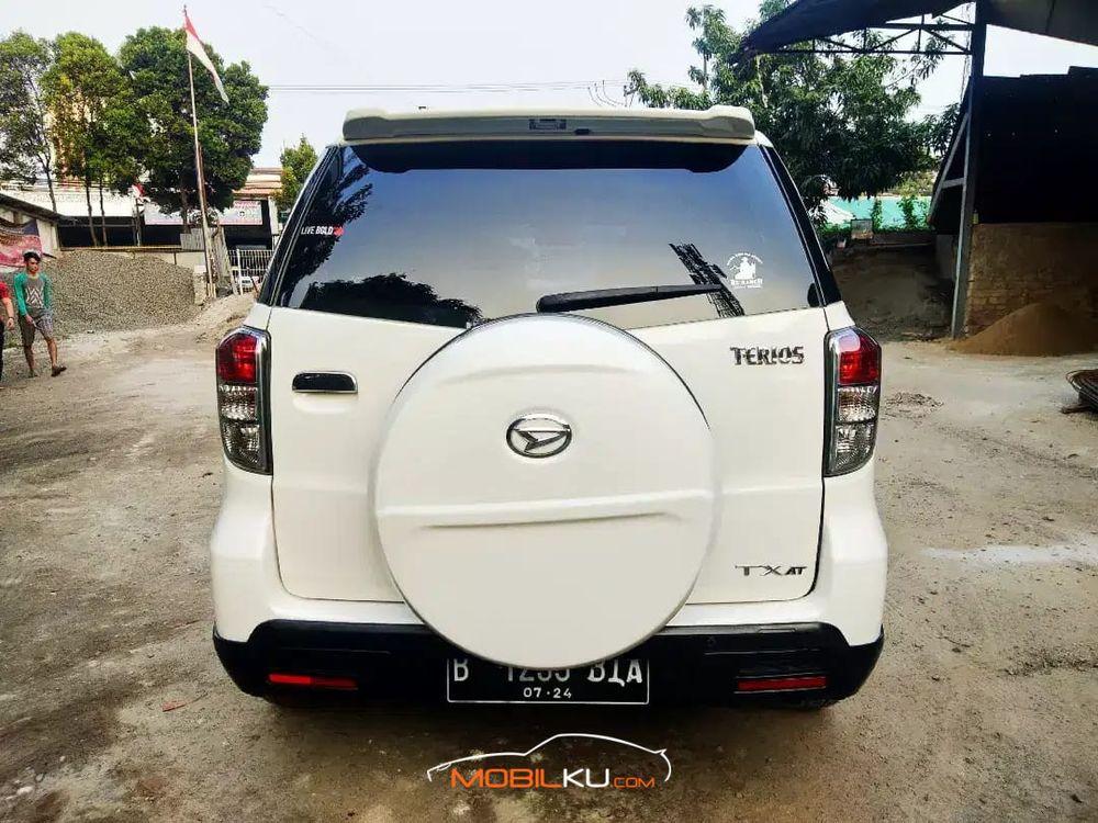 Mobil Suzuki SX4 2011