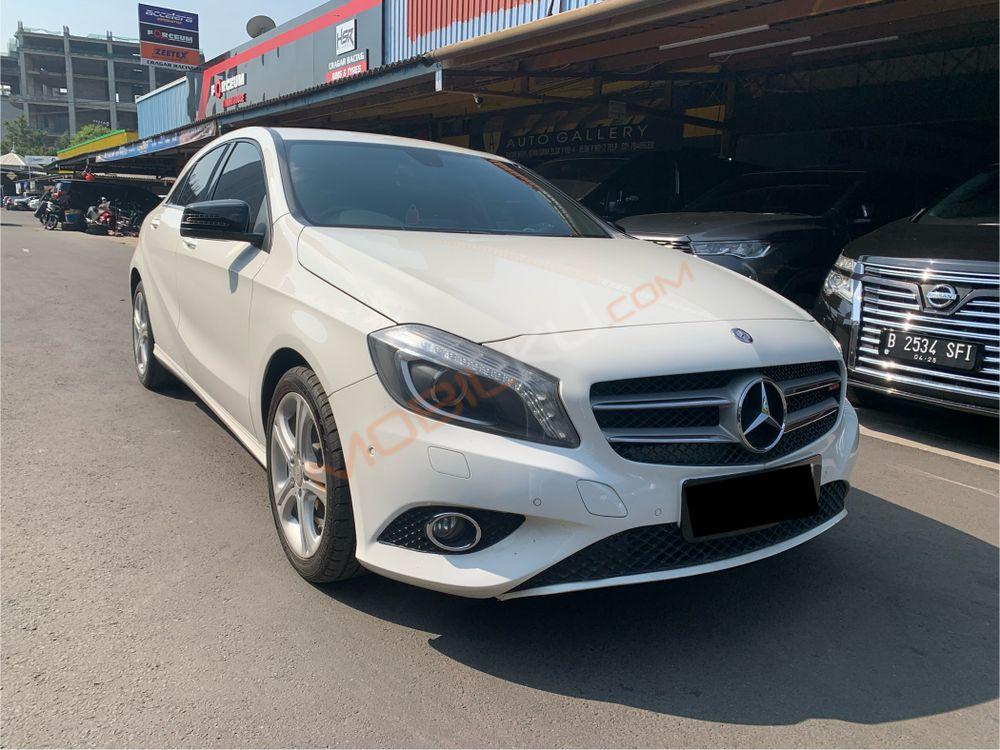 Mobil Mercedes-Benz A-Class 2013