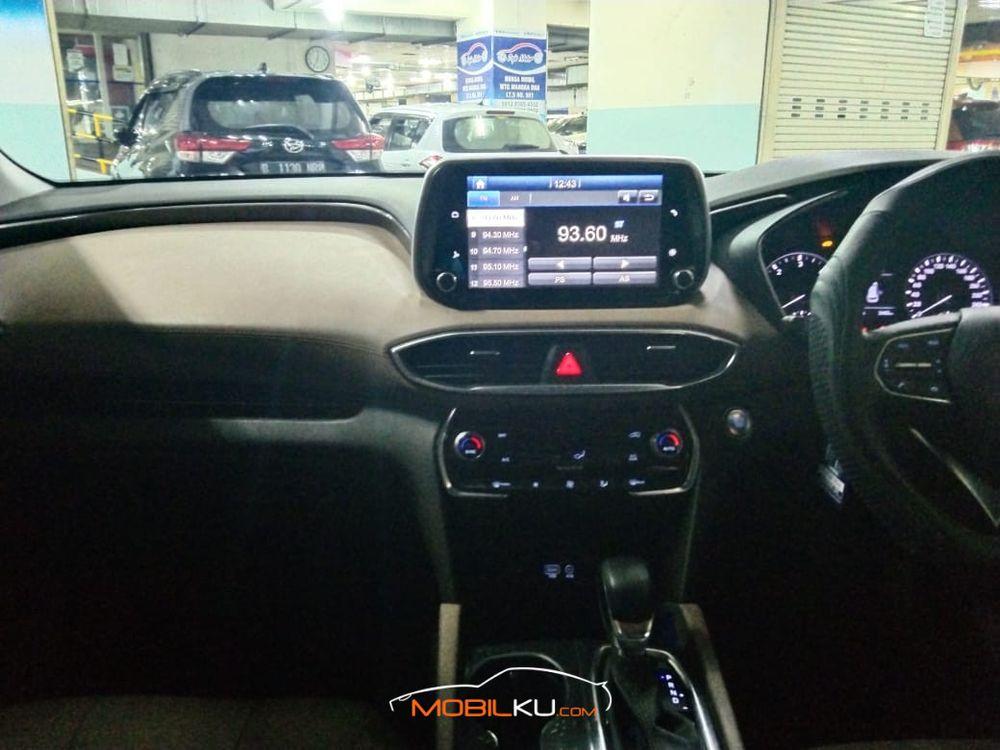 Mobil Hyundai Santa Fe 2019