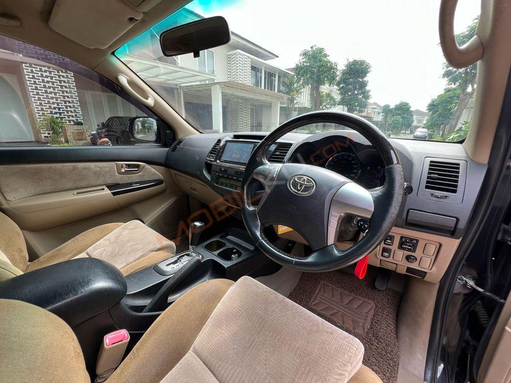 Mobil Toyota Fortuner 2011