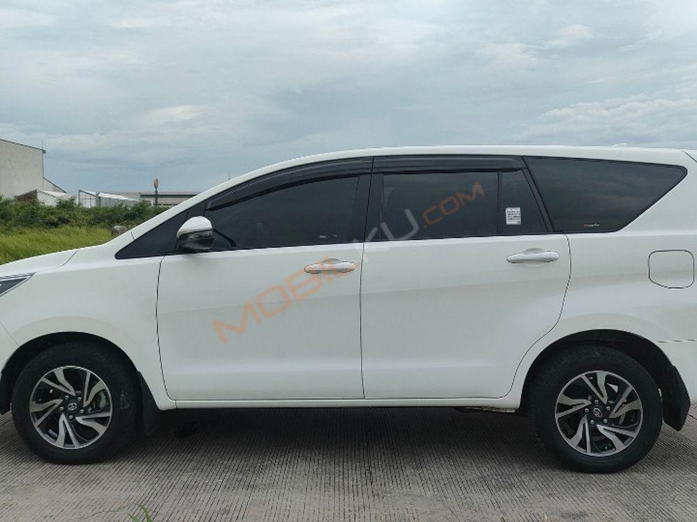 Mobil Toyota Kijang Innova 2021