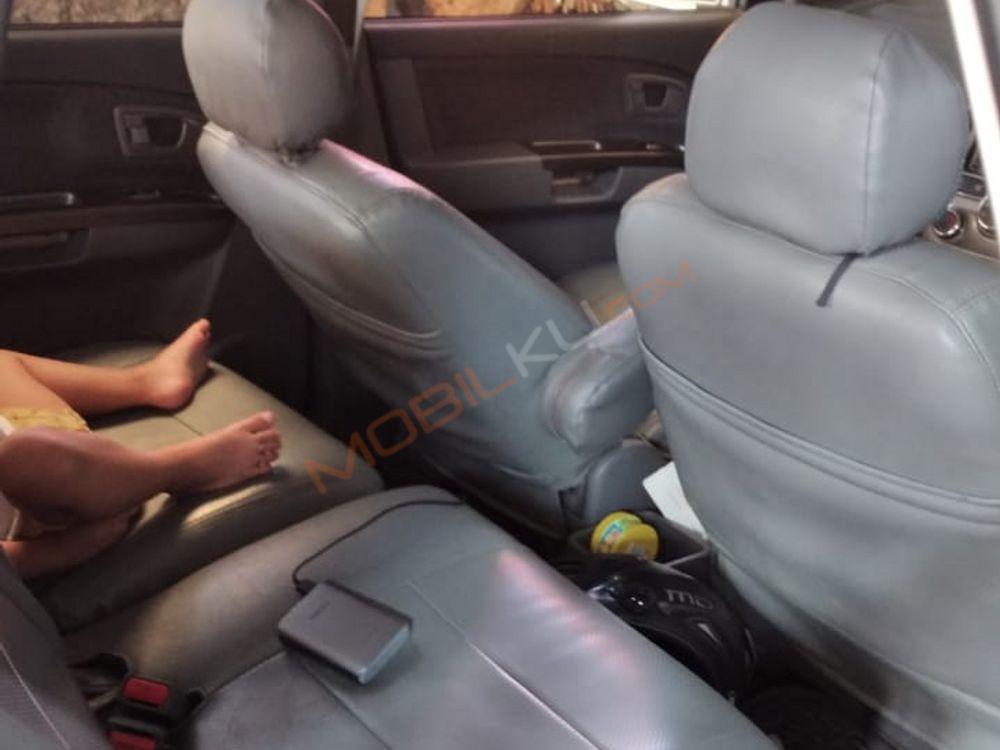 Mobil Kia Carens 2005