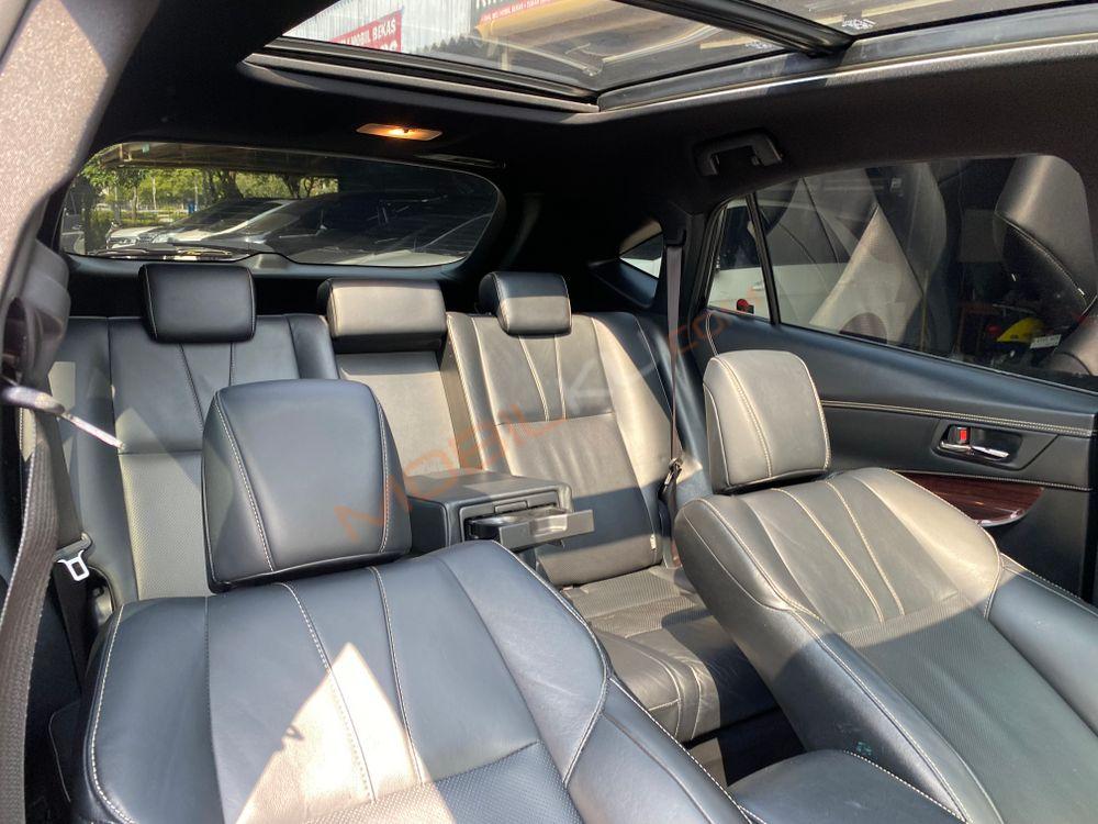 Mobil Toyota Harrier 2015