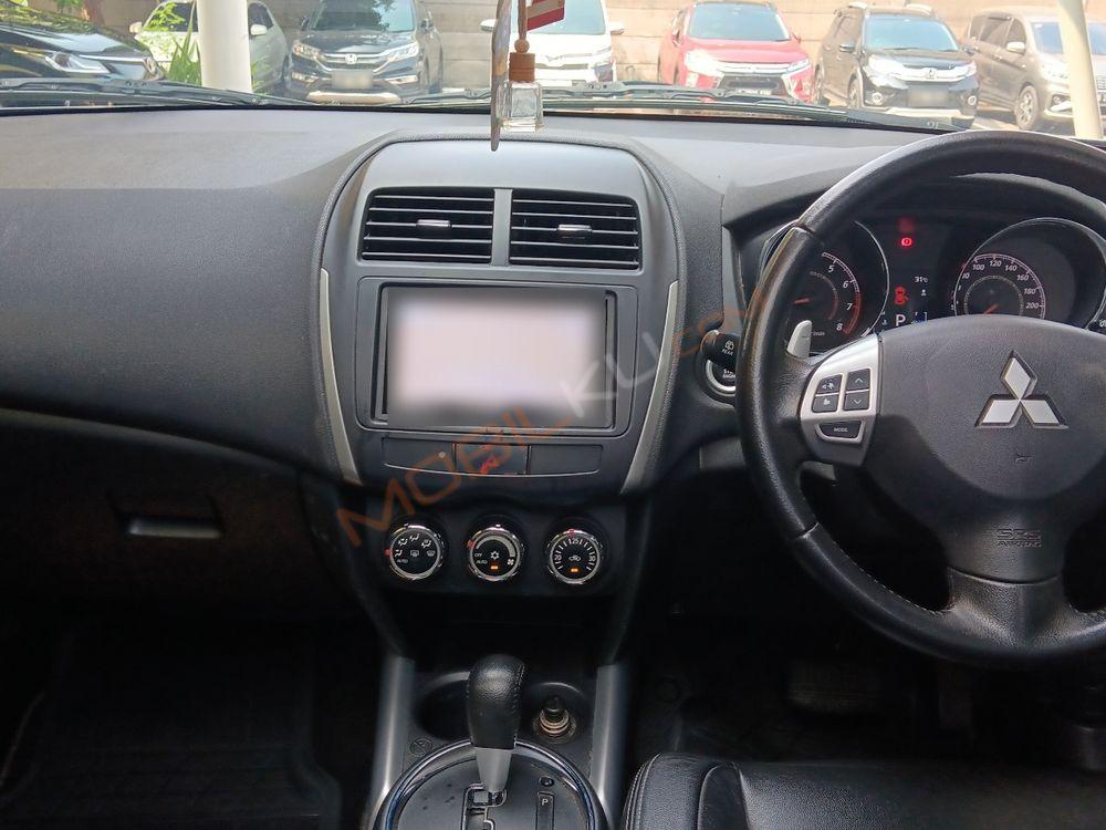 Mobil Mitsubishi Outlander PHEV 2013