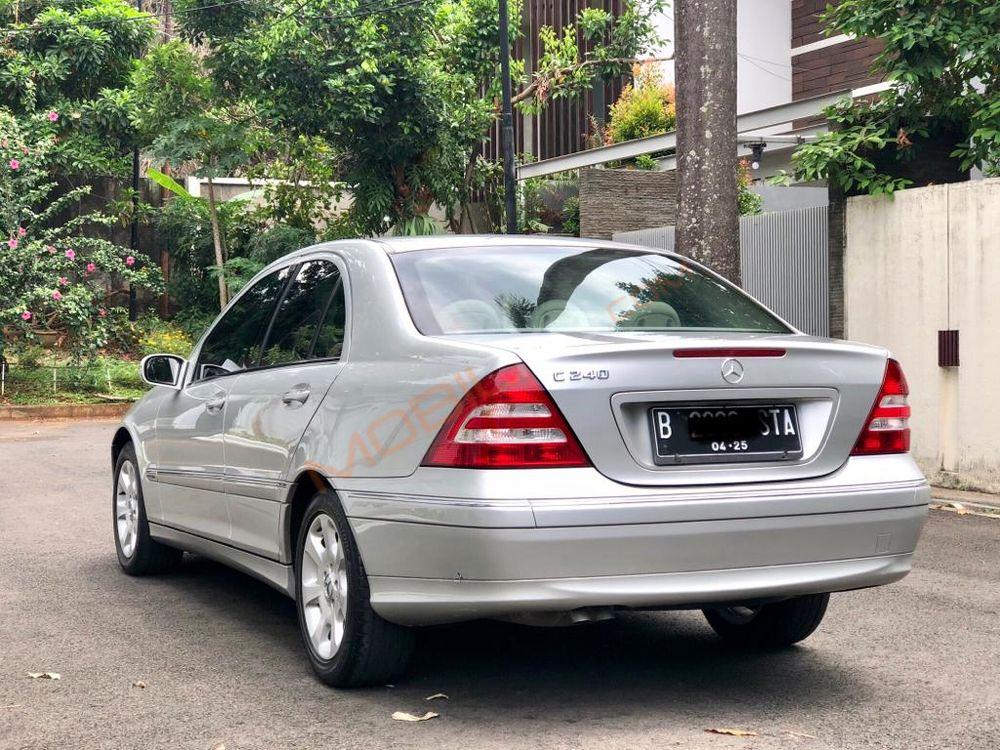 Mobil Mercedes-Benz C-Class 2005