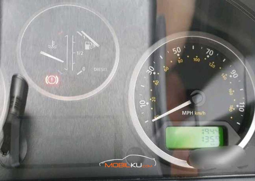 Mobil Land Rover Defender 2015