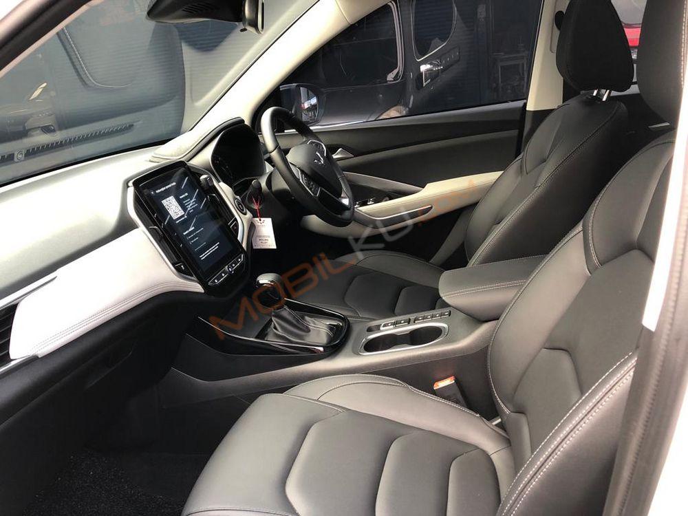 Mobil Wuling Almaz 2021