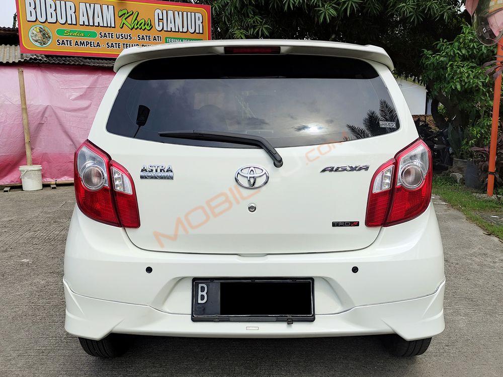 Mobil Toyota Agya 2015