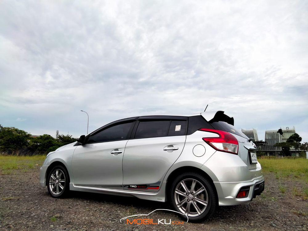Mobil Toyota Yaris 2016