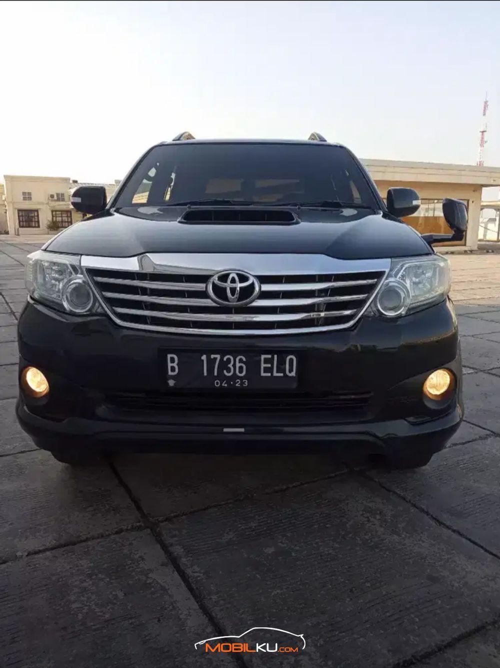 Mobil Toyota Fortuner 2015